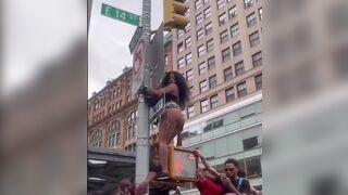 Girl's Nice Ass literally Shuts Down NYC