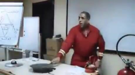 Life Hack - How to Extinguish a Pan Fire