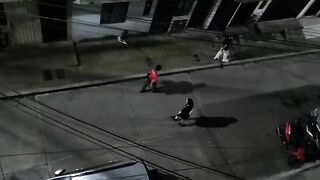 Why fight a man with a Knife that Big..all it takes is one shot