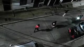 Why fight a man with a Knife that Big..all it takes is one shot