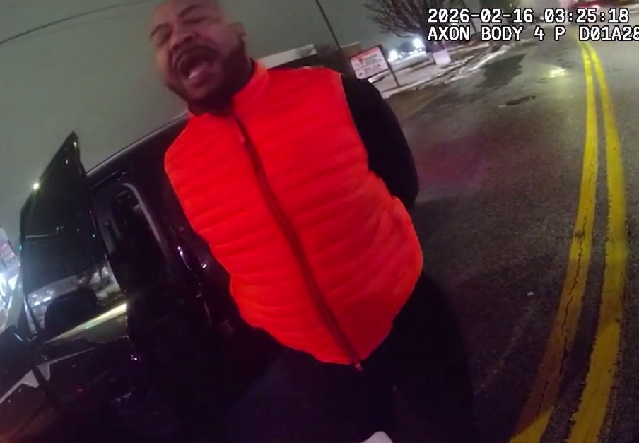 Wow, Cop kills Man with one Punch