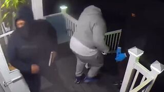 2A WIN: Armed OBESE Thugs Pretend to be Seattle Police, Don't Realize Homeowner is Strapped.