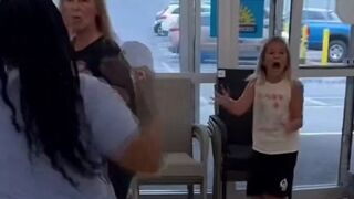 Crazy brawl Breaks out in a store