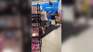 Crazy brawl Breaks out in a store
