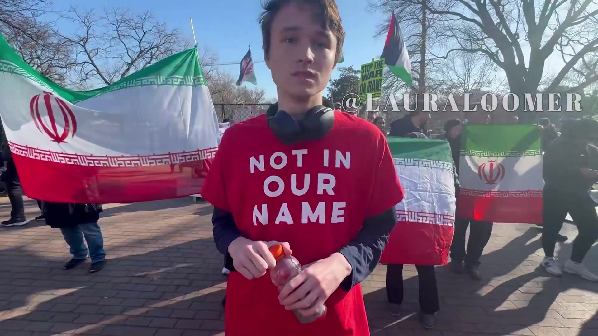 Commie parasites outside the WH chanting “snackbar” waving dead mullah's flag