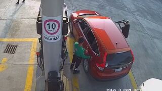 Crime in Mexico? No way. Mexico In 30 seconds, armed men steal a truck from a family with children at a gas station in Veracruz