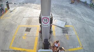 Crime in Mexico? No way. Mexico In 30 seconds, armed men steal a truck from a family with children at a gas station in Veracruz