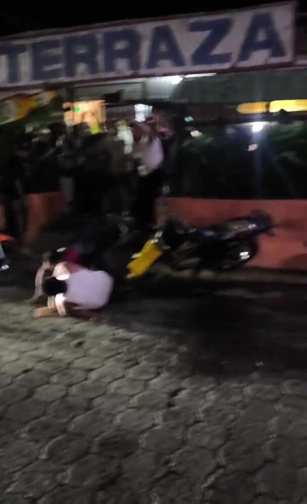 Man’s Arm SNAPS Off at Elbow During Bar Fight — Opponent Keeps Pounding Him Anyway