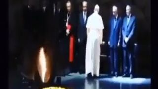 Who's Really in Charge? Pope Bows and Kisses Hand of Rothchild, Rockefeller and Kissinger.