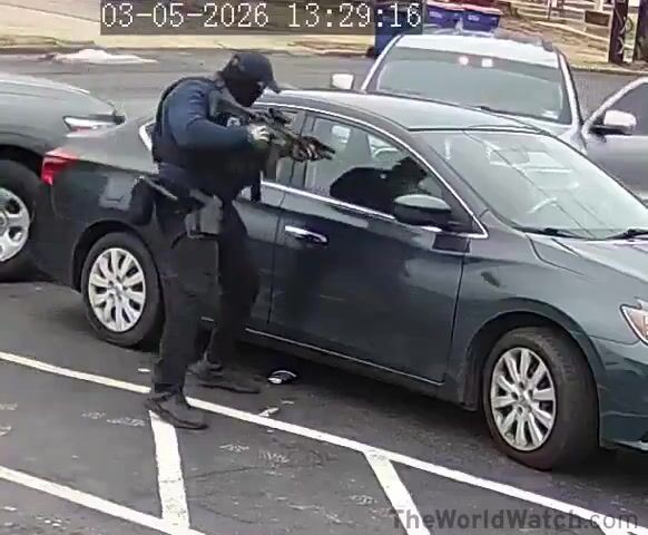 US Marshall seems to accidentally hit his mag release whilst trying to break the car's window