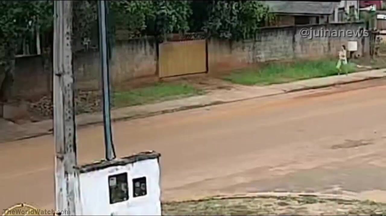 Man chases and runs over ex-girlfriend for not accepting breakup in Mato Grosso.