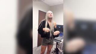 LGBTQI+ influencer pretends to be pregnant at the doctors office