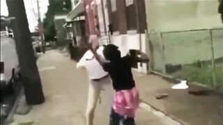 Redhead with Pigtails Can Fight, Despite 4 Black Girls Hatin on Her