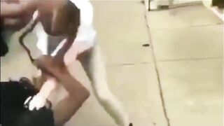 Redhead with Pigtails Can Fight, Despite 4 Black Girls Hatin on Her