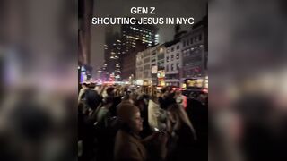 Gen-Zers were spotted worshipping Jesus in the streets of New York City.