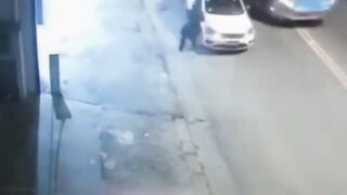 Thug Killed instantly by Civilian with Gun (With Commentary)