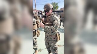 US Marines have Troubles Loading their AR-15 a Few Times...