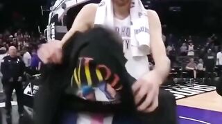 The Whole OKC Basketball Team Love This Reporter Like Family