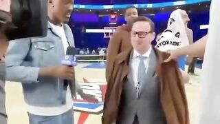 The Whole OKC Basketball Team Love This Reporter Like Family