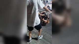 A young woman was stabbed with scissors during a fight outside a nightclub in Rosario.