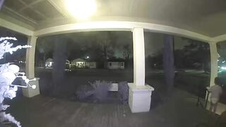 Louisiana woman wakes up to find a toddler wearing only a diaper ringing her doorbell