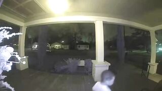 Louisiana woman wakes up to find a toddler wearing only a diaper ringing her doorbell