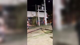 Man makes Contact with High Voltage Generator to End his Life Instantly.