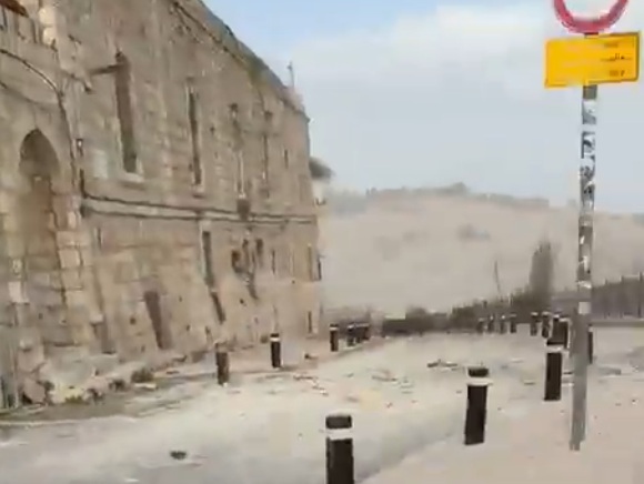 Iranian ballistic missile just landed meters from the Western Wall and Al-Aqsa Mosque in Jerusalem.