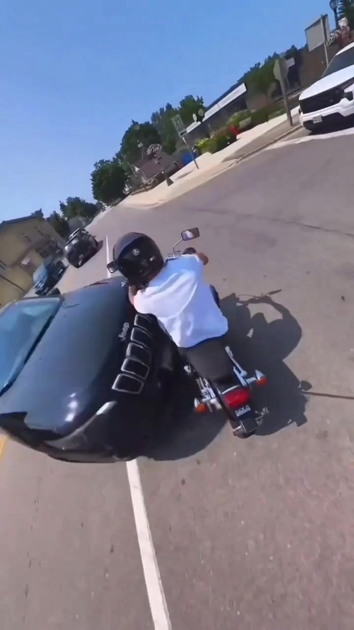 Horrifying Accident Results in a Compound Fracture