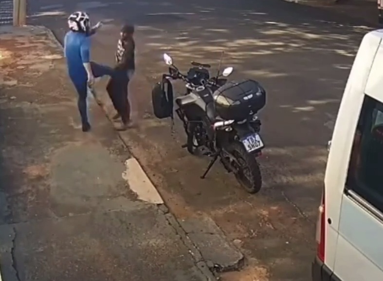 We just need the Benny Hill Music for this Robbery Attempt