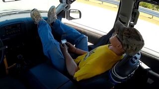 This Dummy shows us why you should never put your Legs on the Car Dashboard