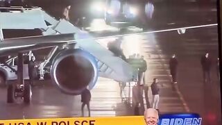 JUST NOW: US President Joe Biden fell down the Stairs of a Plane again in Poland