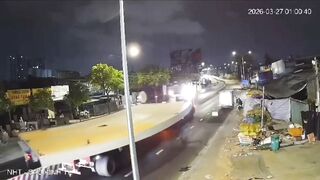 A 10-ton steel plate crushed the truck's cabin, killing the garbage truck driver instantly.