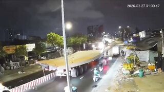 A 10-ton steel plate crushed the truck's cabin, killing the garbage truck driver instantly.