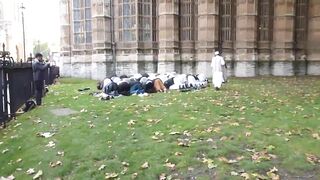 Today: Muslims Intentionally Taunt British Christians by Praying on Westminster Abbey