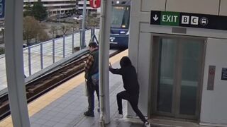 Seattle: Man shoving a passenger as a light rail train approaches at the Northgate station