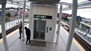 Seattle: Man shoving a passenger as a light rail train approaches at the Northgate station