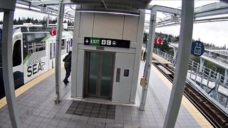Seattle: Man shoving a passenger as a light rail train approaches at the Northgate station