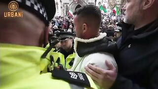 Please Pay Attention. We will All end up like Tommy Robinson. #FreeTommyRobinson