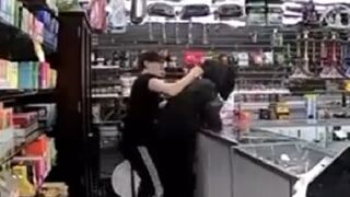 IM DEAD: Las Vegas Smoke Shop Owner Plunges Knife into Thugs Back during Robbery