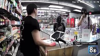 IM DEAD: Las Vegas Smoke Shop Owner Plunges Knife into Thugs Back during Robbery