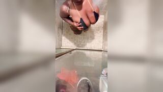 Innovative Girl wanted to Try the Ceiling Challenge in the Shower