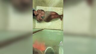 Innovative Girl wanted to Try the Ceiling Challenge in the Shower