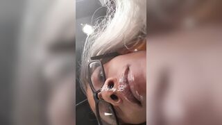 Black woman attacks a man on CTA bus