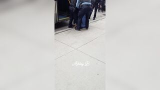 Black woman attacks a man on CTA bus