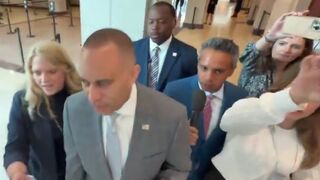 HAKEEM JEFFRIES JUST PANICKED AND RAN!