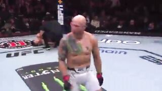 BRUTAL: KO at UFC296 Left Bryce Mitchell in a Death Rattle Seizure.