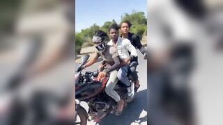 Shocking footage captures a tr@gic accident in Madhya Pradesh