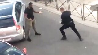 Police officer Destroyed by a Pro Boxer