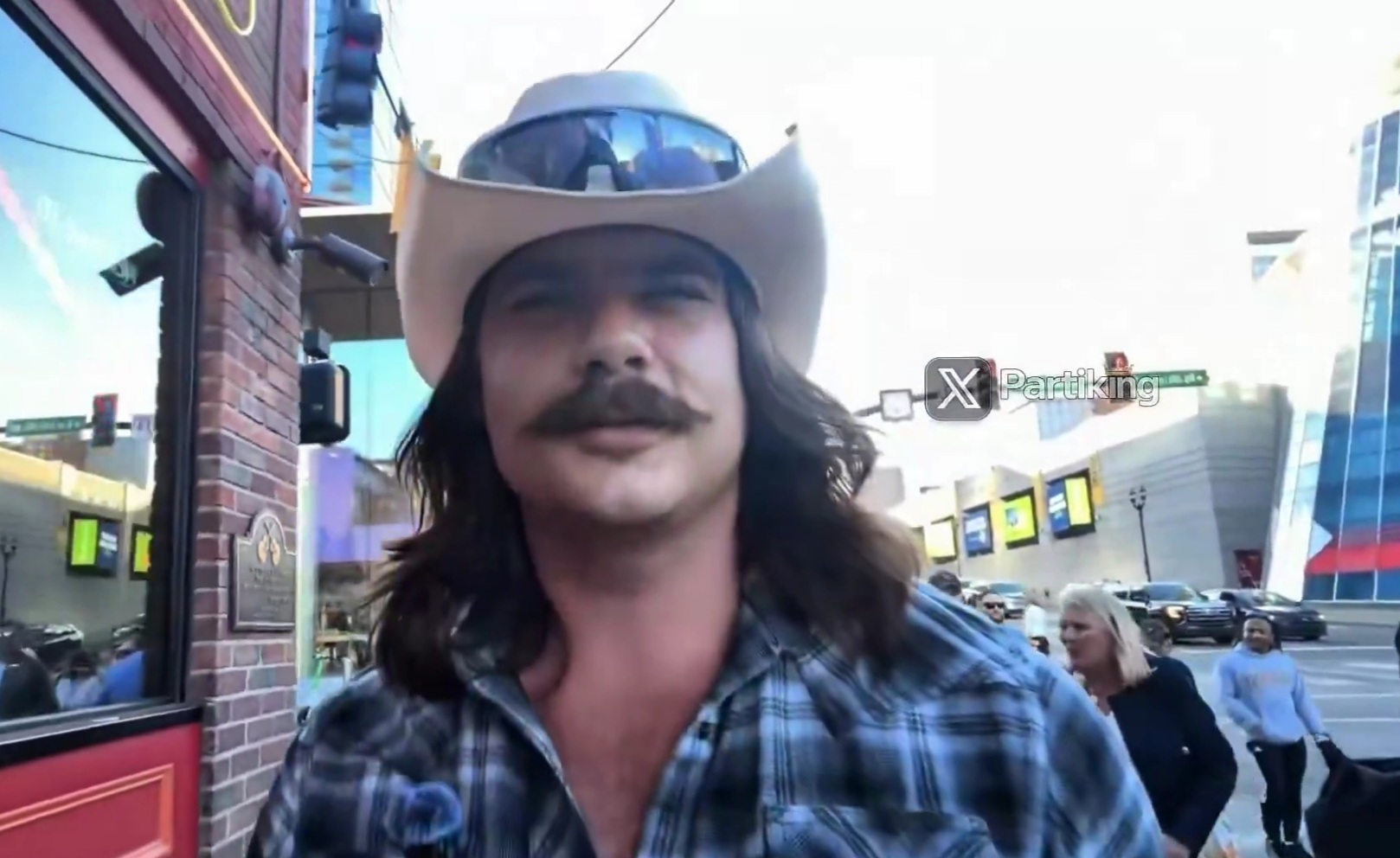 Mr.Chud shows how often he gets pressed while doing Irl content in Down Town Nashvill